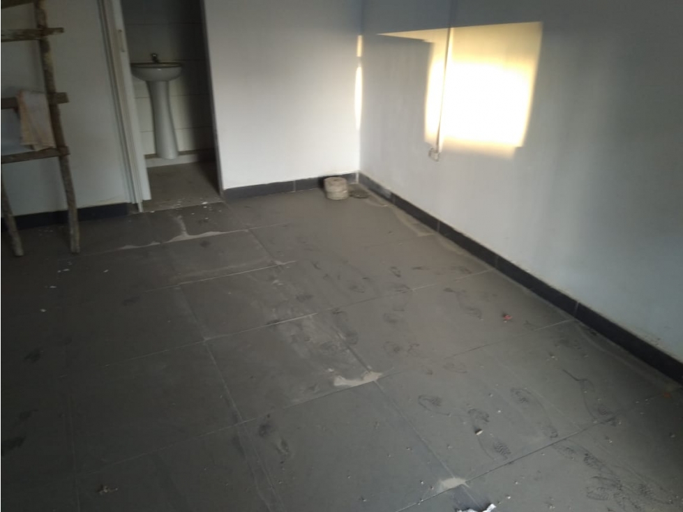 ALQUILO LOCAL COMERCIAL EN AV. IRAZOLA DE CASTILLA - PIURA - 5