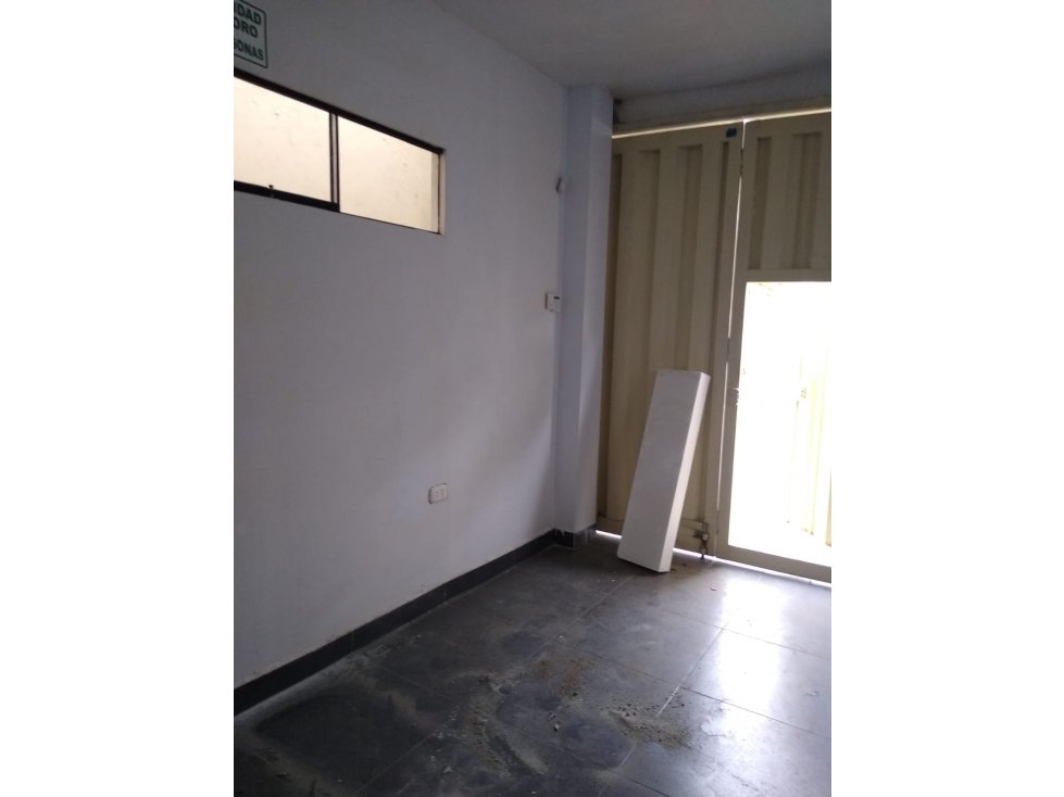 ALQUILO LOCAL COMERCIAL EN AV. IRAZOLA DE CASTILLA - PIURA - 6