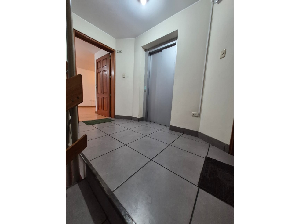 VENTA DE DEPARTAMENTO CON ESTACIONAMIENTO EN SAN BORJA - 2