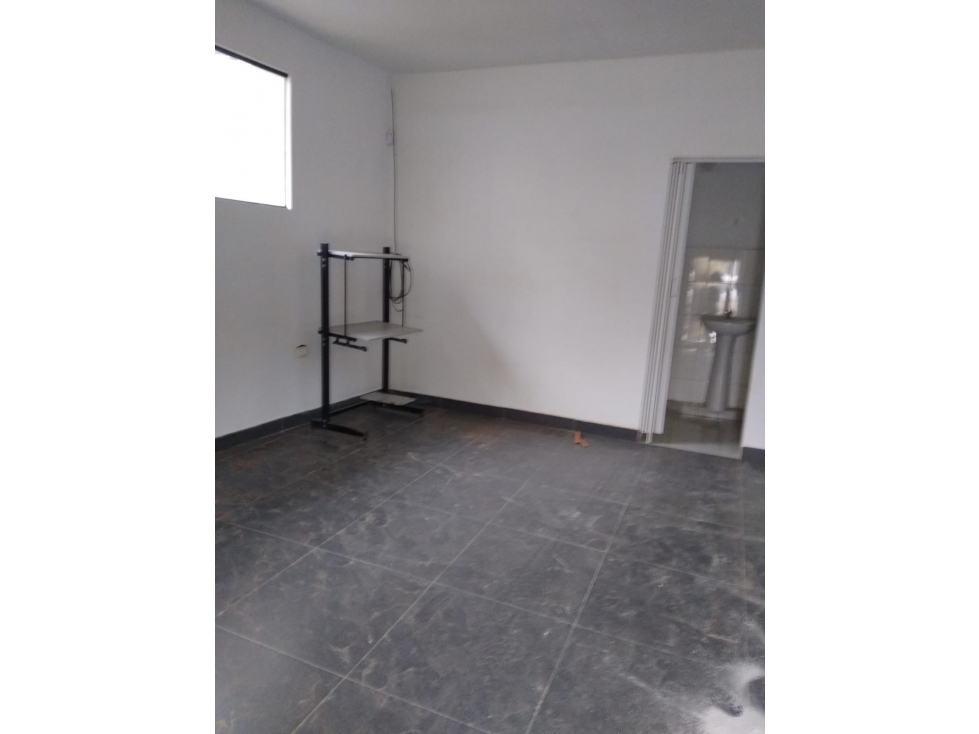 ALQUILO LOCAL COMERCIAL EN AV. IRAZOLA DE CASTILLA - PIURA - 4