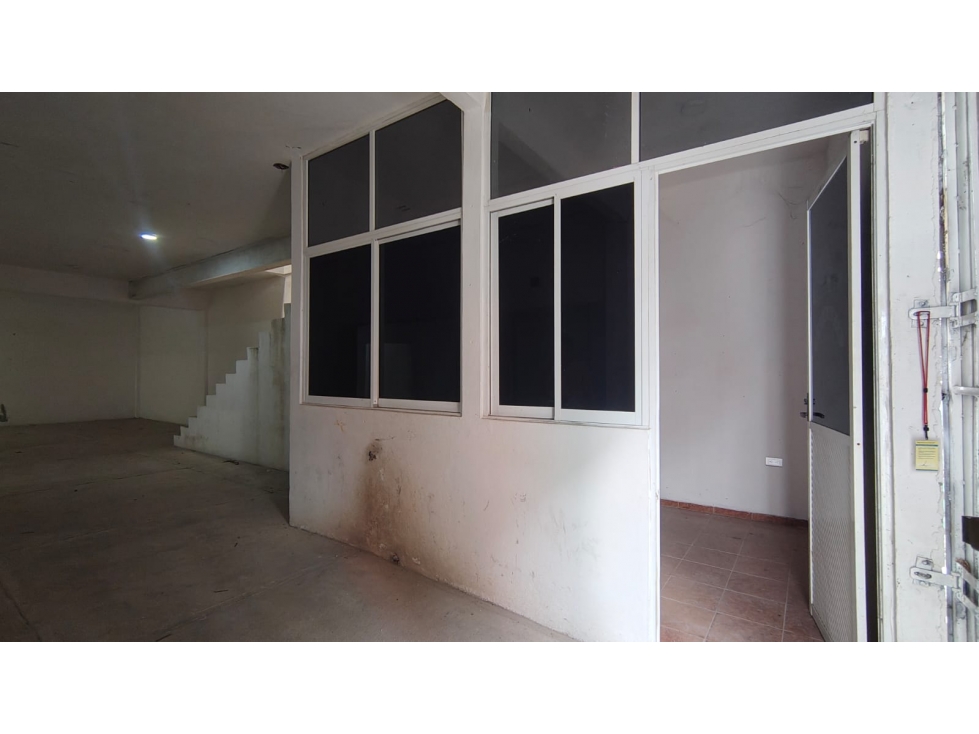 Bodega en renta o venta en cerrada pedro fuentes, Villahermosa. - 4