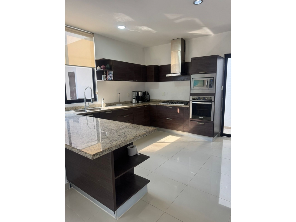 CASA EN RENTA AMUEBLADA CON ALBERCA EN REAL CAMPESTRE, VILLAHERMOSA.