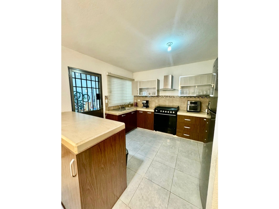 CASA EN VENTA CON TERRENO ADICIONAL, FRACC TENERIFE ANTARA. - 2