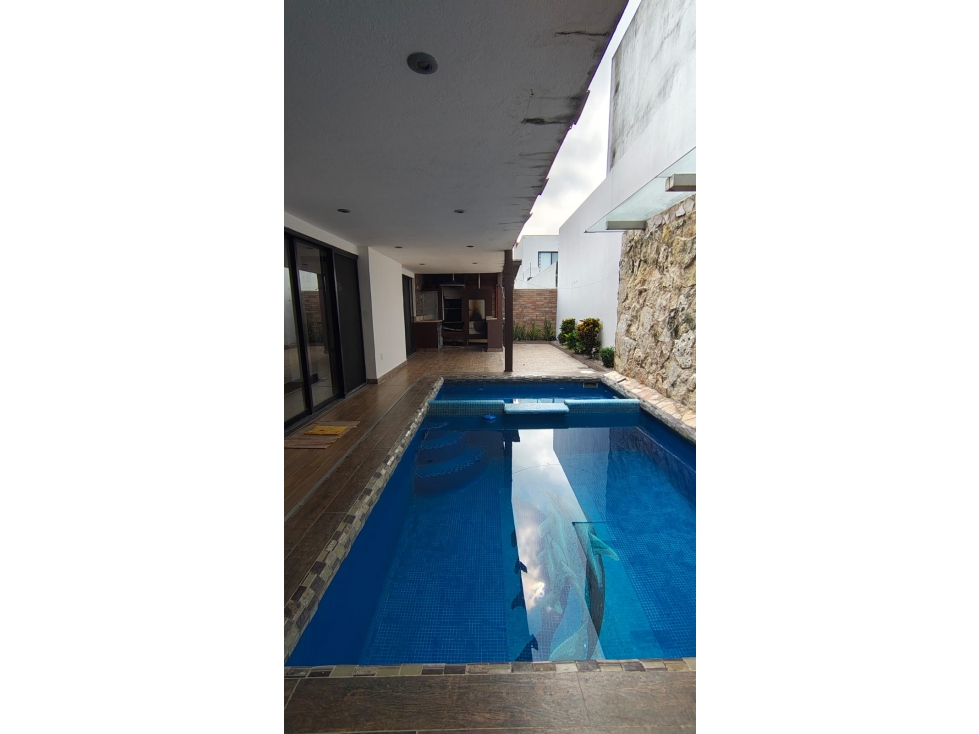 Casa en renta con Alberca, Villahermosa, Tabasco. — foto 2