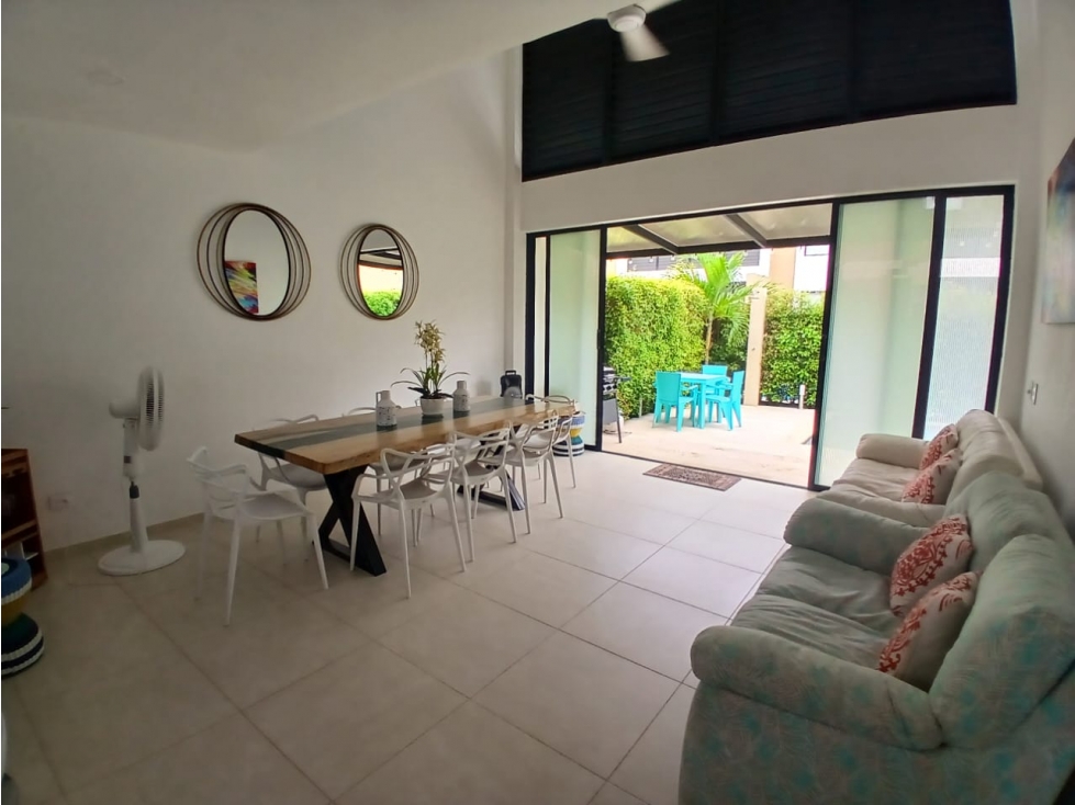 CASA CON PISCINA PRIVADA Y JACUZZI PARA LA VENTA, RICAURTE C/MARCA - 2