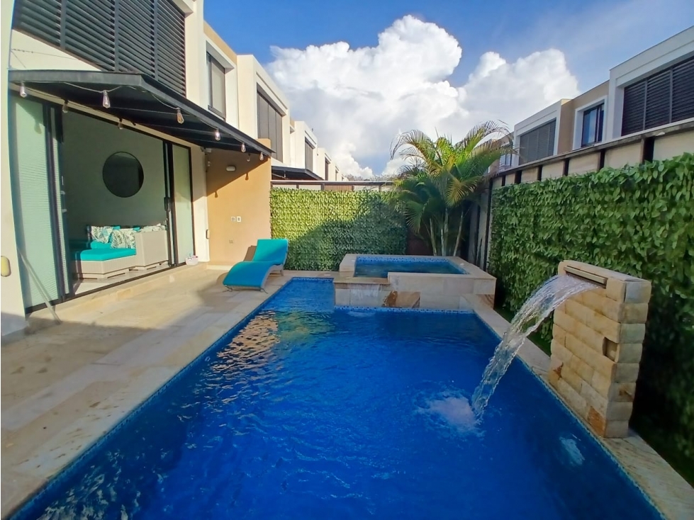 CASA EN VENTA CON PISCINA PRIVADA Y JACUZZI, RICAURTE C/MARCA