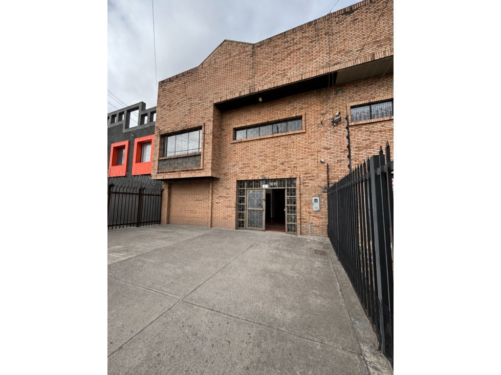BODEGA EN VENTA ZONA INDUSTRIAL PUERTA DE TEJA FONTIBON BOGOTA — foto 3