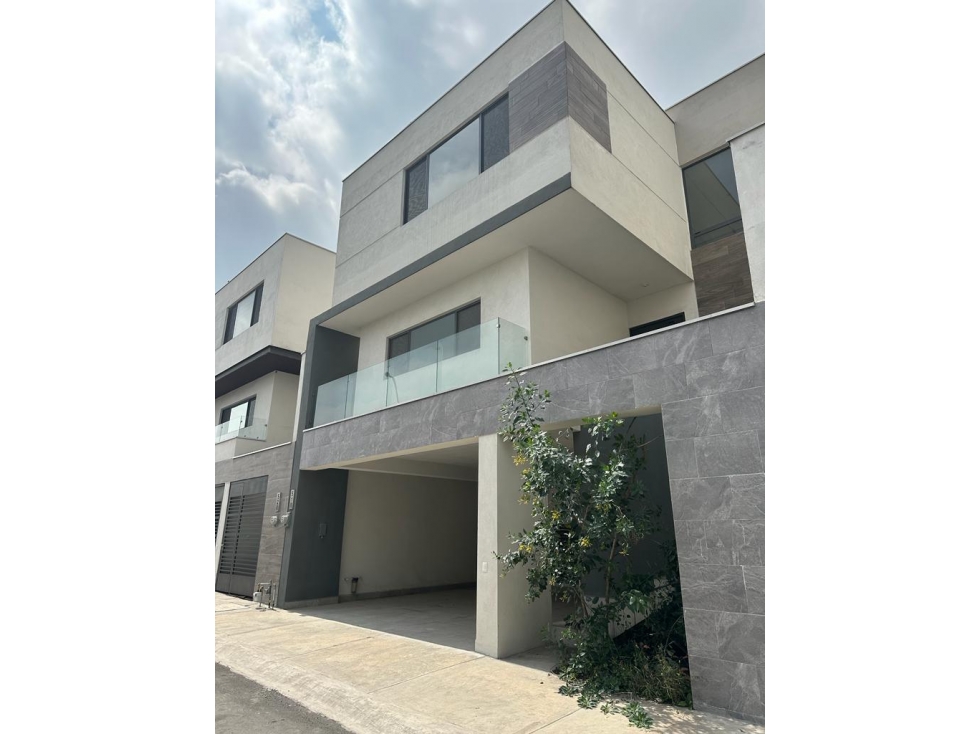 RESIDENCIA EN VENTA PUERTA DE HIERRO LINCES MONTERREY