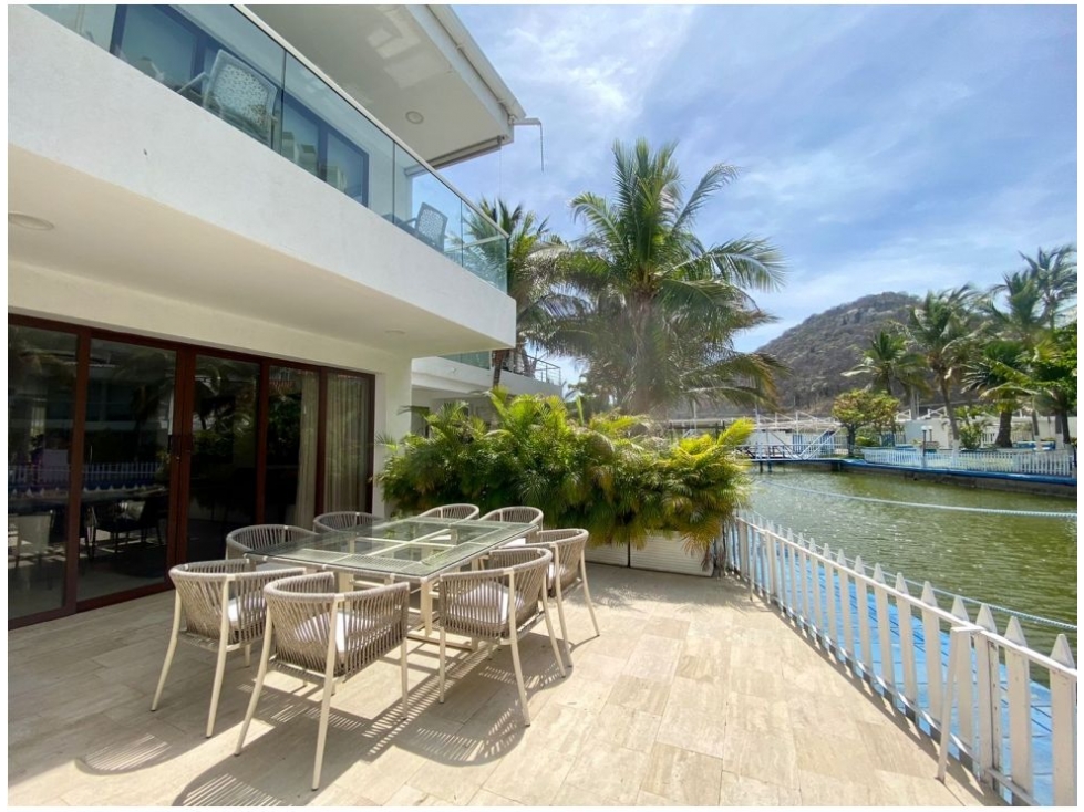 Casa en conjunto cerrado con salida al mar Santa Marta - 005 R