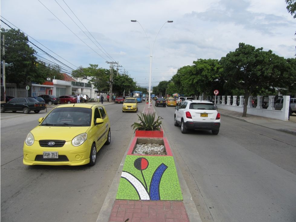Casa de 2 pisos Av.del Libertador Conjunto Cerrado 005