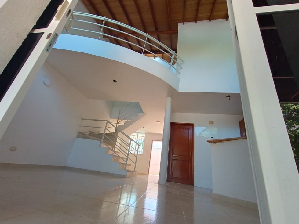 HERMOSA CABAÑA RESIDENCIAL EN BELLO HORIZONTE - 070 — foto 3
