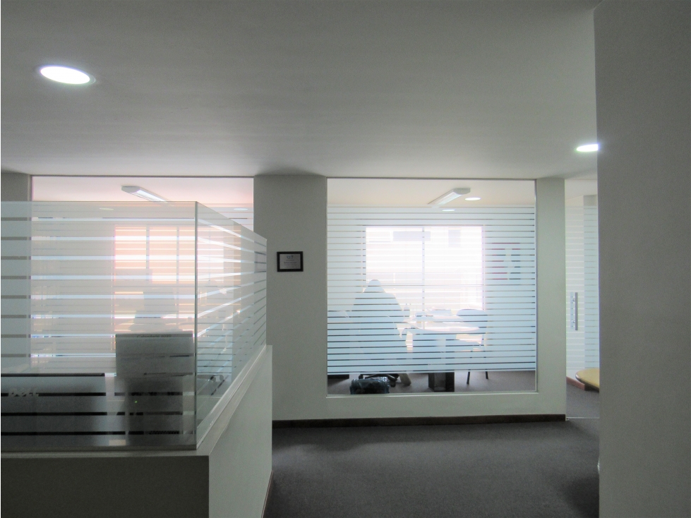 Oficina en Arriendo en Chico Parque de la 93 amoblada
