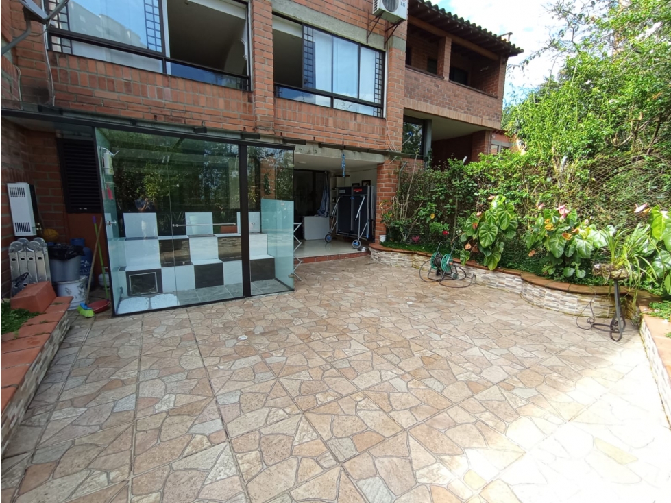 Casa En El Poblado - Se Vende