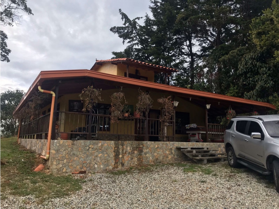 Finca en Santa Elena, Vereda El Plan - En Venta - 1