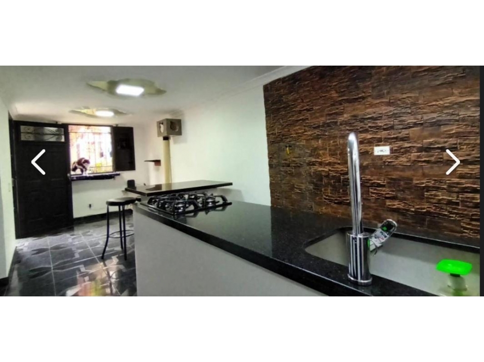 Casa De Tres Niveles En Villas De Comfenalco Bello - Se Vende — foto 2