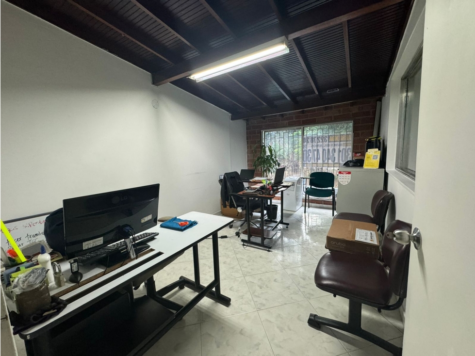 Casa Local en el Estadio - En Arriendo — foto 3