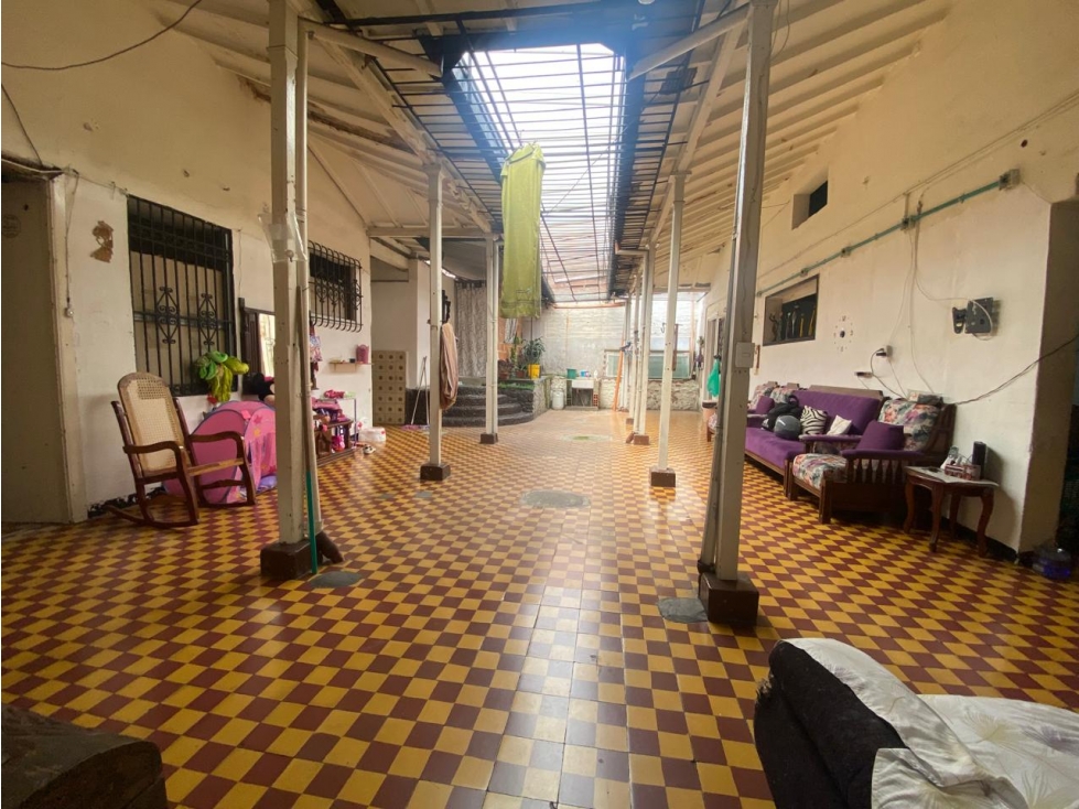 Casa-lote en Robledo-se vende