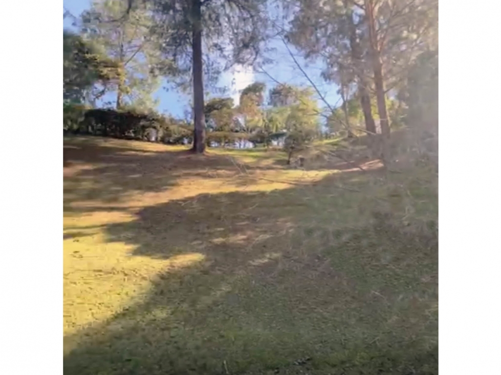Venta lote antioquia retiro parcelación cerrada luxury 6600 m2 bosque — foto 3