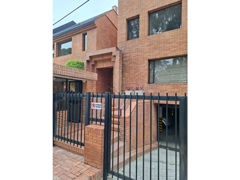 Venta apto Santa Ana Oriental 150 mts. 3 hab, terraza, 2 pqs — foto 2