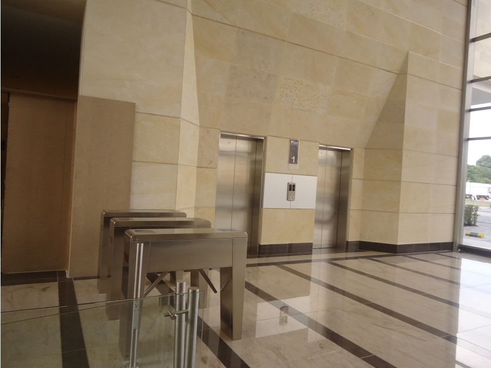 Arriendo oficina Pontevedra Vardi 80 mts 1 garaje piso 9 — foto 3