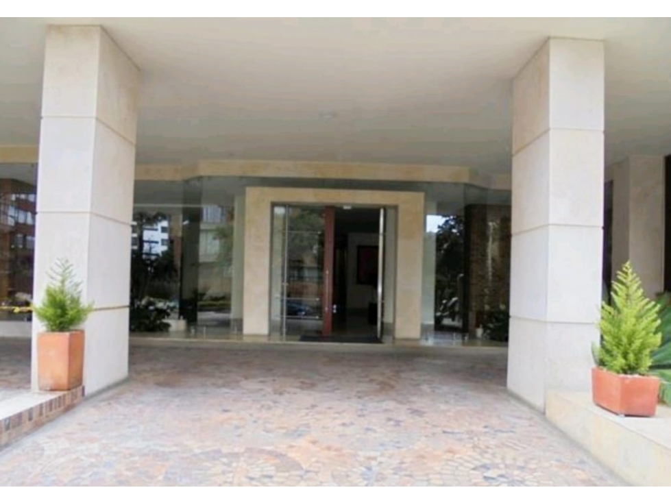 Hermoso apartamento Santa Barbara 268 Mts, 3 habs, 5 baños, club house — foto 2