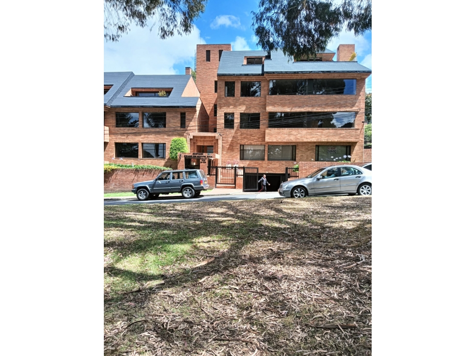 Venta apto Santa Ana Oriental 150 mts. 3 hab, terraza, 2 pqs