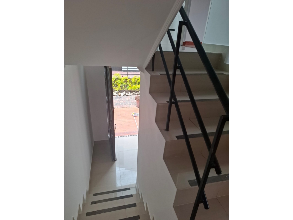 Venta casa en conjunto 4 niveles 161 mts, 3 habs, 2 pqs Cedro Golf — foto 4
