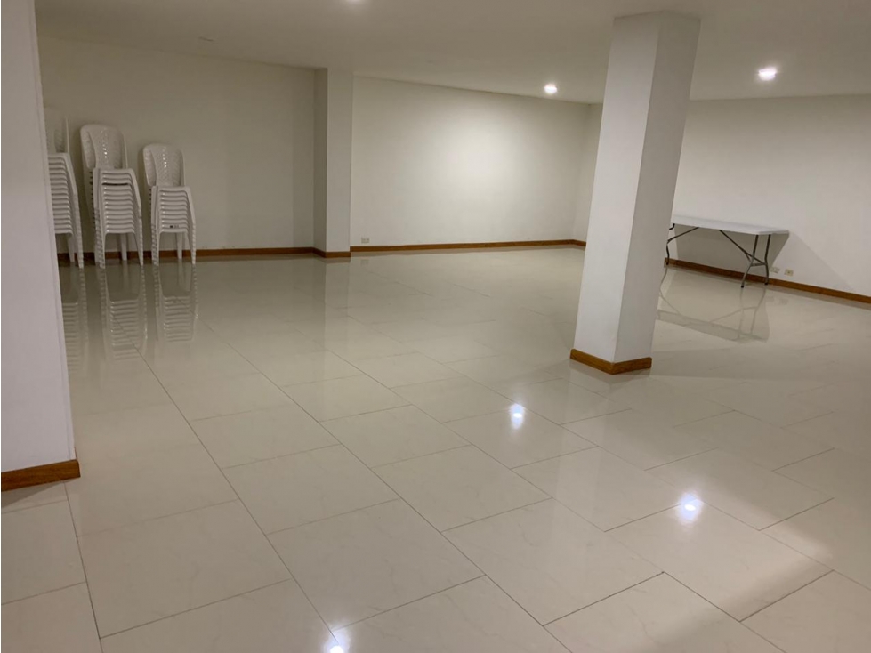 Venta apartamento 3 habs, Santa Barbara, frente a parque. Remodelado. — foto 3