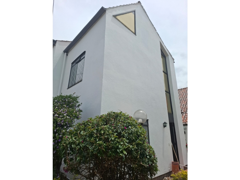 Venta casa en conjunto 4 niveles 161 mts, 3 habs, 2 pqs Cedro Golf