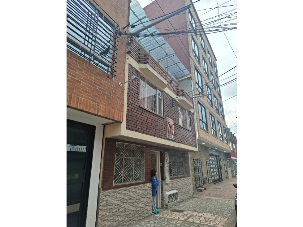 Venta casa Engativá- Florida. Multifamiliar 3 pisos. 300 mts