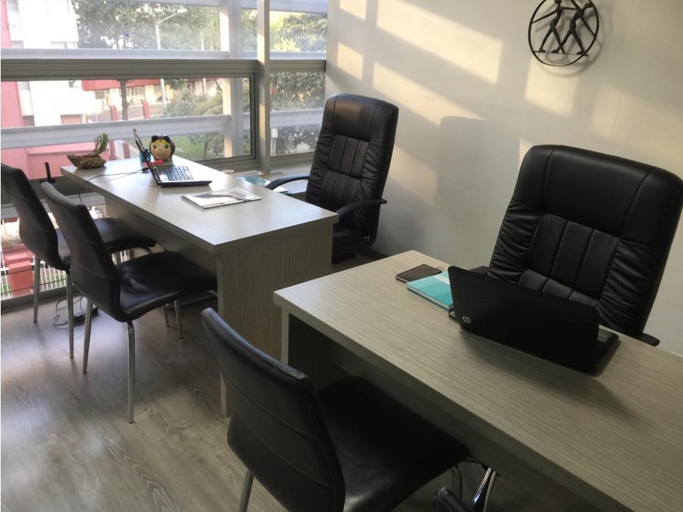 Oficina amoblada en venta La Castellana