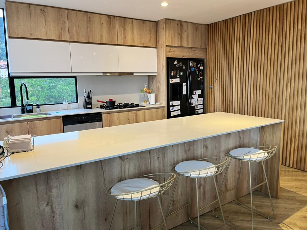 Arriendo apartamento remodelado con vista 360° en San Lucas