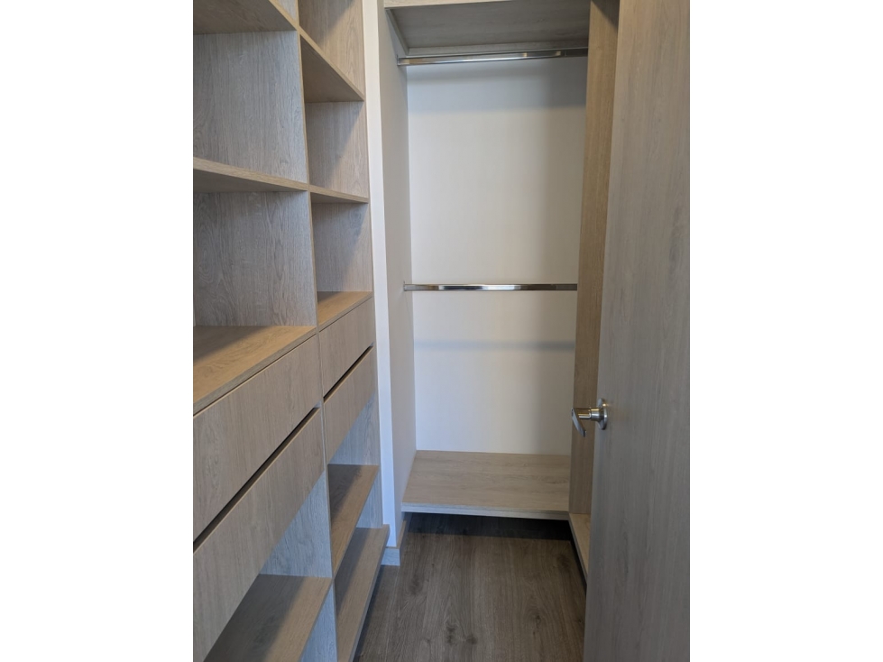 Venta o Arriendo Apartamento Sector Padre Marianito. Piso Alto — foto 3