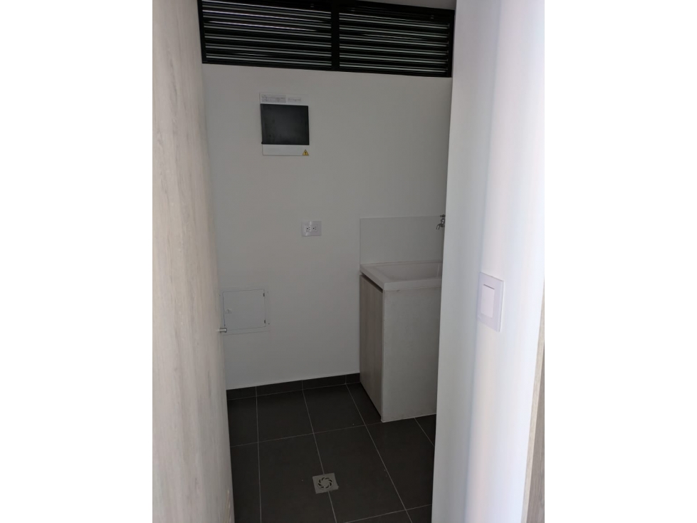 Venta o Arriendo Apartamento Sector Padre Marianito. Piso Alto — foto 5