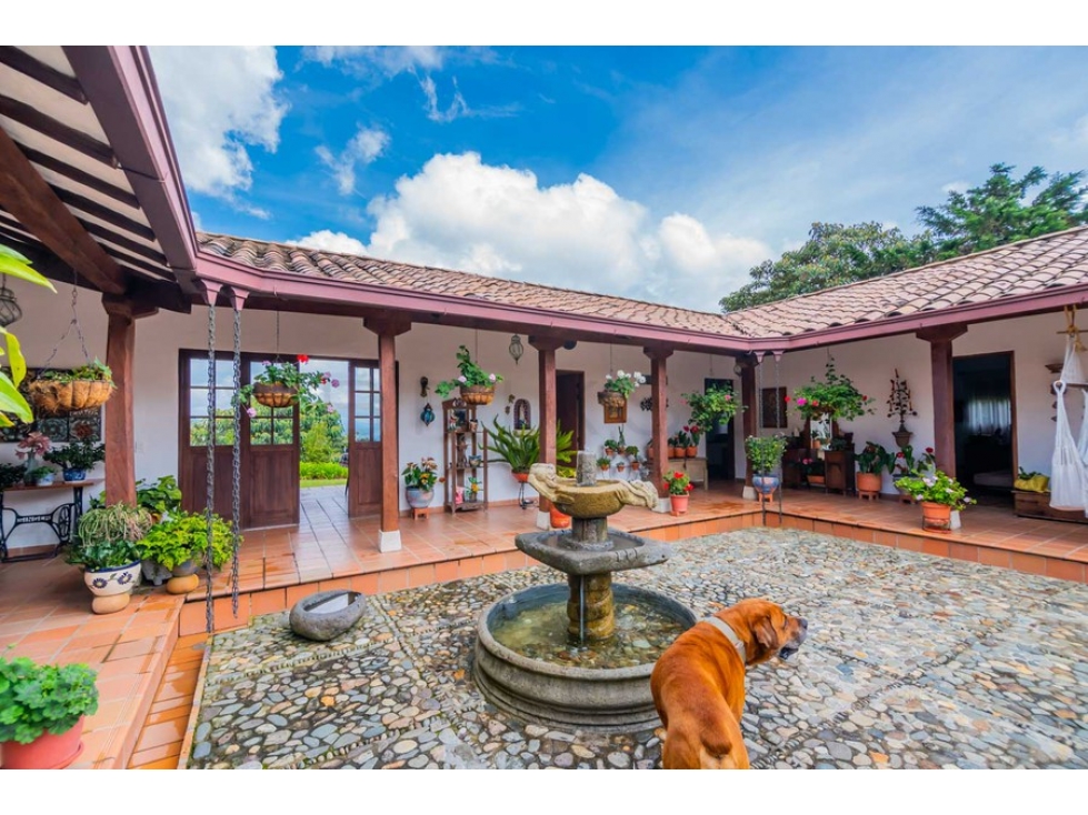 Casa en parcelación con vista al Valle de San Nicolás, La Ceja