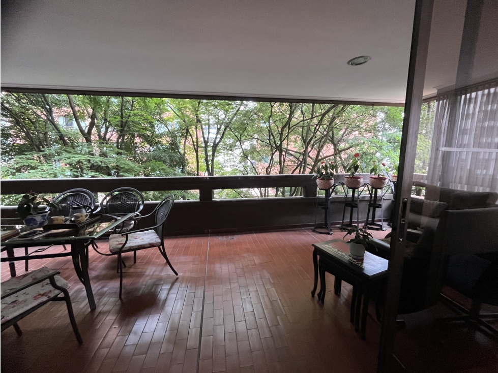 Venta de apartamento 212 m² para remodelar | Milla de Oro, Poblado