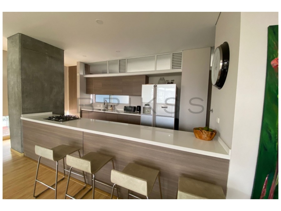 Venta o arriendo apartamento moderno con balcón en L. Los Parra — foto 3