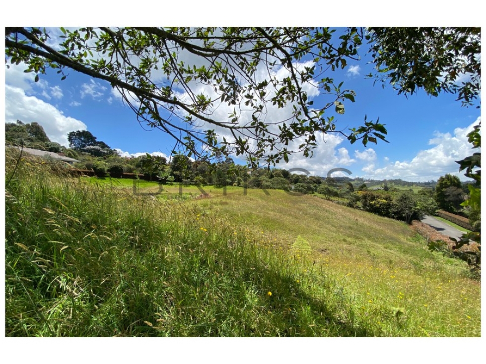 LOTE EN URBANIZACIÓN EN ALTO DE LAS PALMAS
