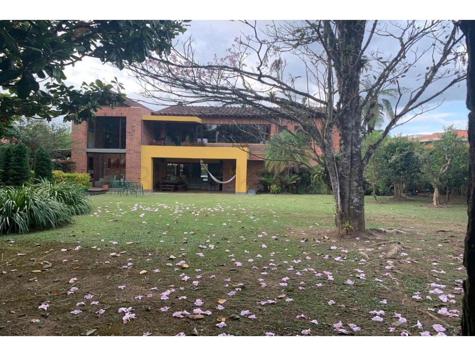 Casa en venta en El Retiro Unidad cerrada detrás de Pempenao