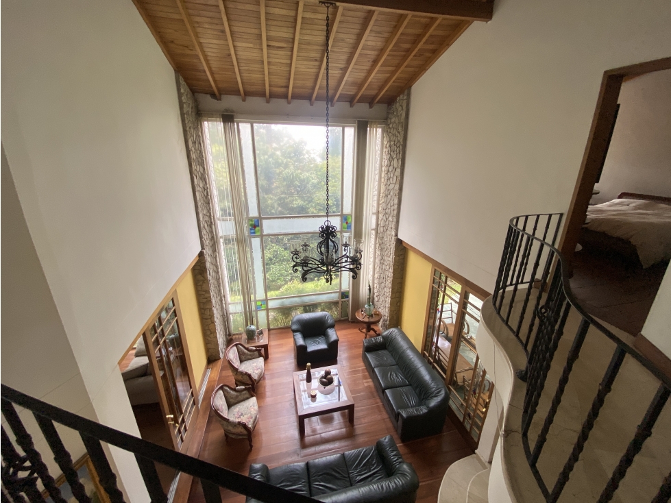 Casa clásica con potencial de remodelación | La Calera, El Poblado — foto 4