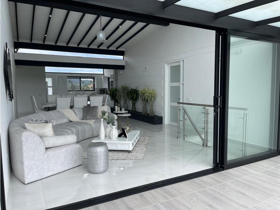 Casa en venta y Arriendo en El Retiro, un nivel más sótano, vista 360° — foto 4