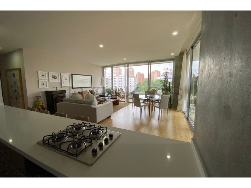Venta o arriendo apartamento moderno con balcón en L. Los Parra — foto 4