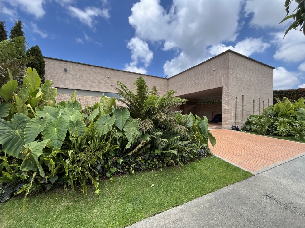 Casa esquinera en Venta de un solo nivel Alto de Palmas