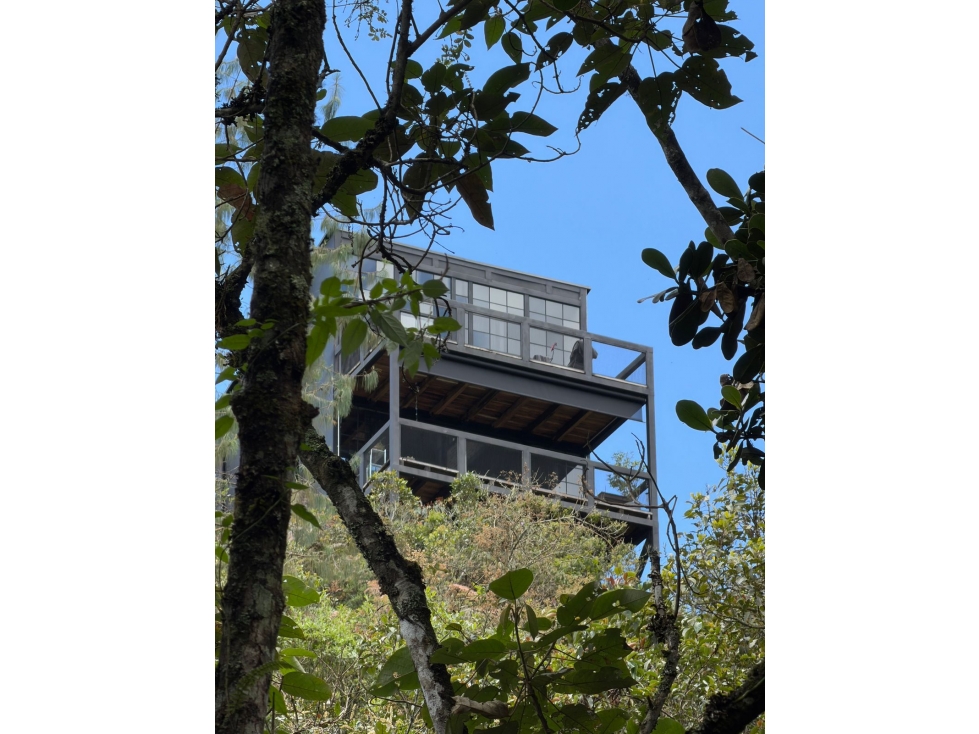 Casa en venta en Guarne: 3.000 m² de bosque protegido y vista natural — foto 3