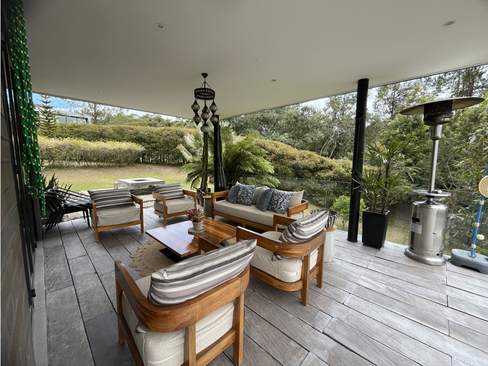 Casa en venta en Alto de las Palmas, con oficina, vivero y gimnasio — foto 4