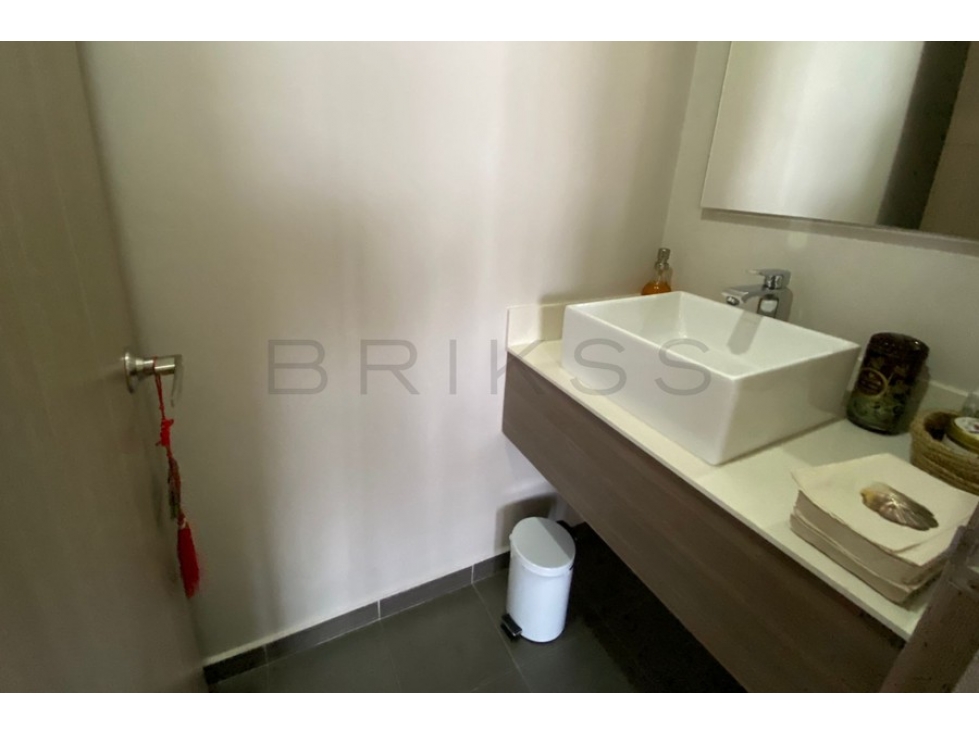 Venta o arriendo apartamento moderno con balcón en L. Los Parra — foto 5