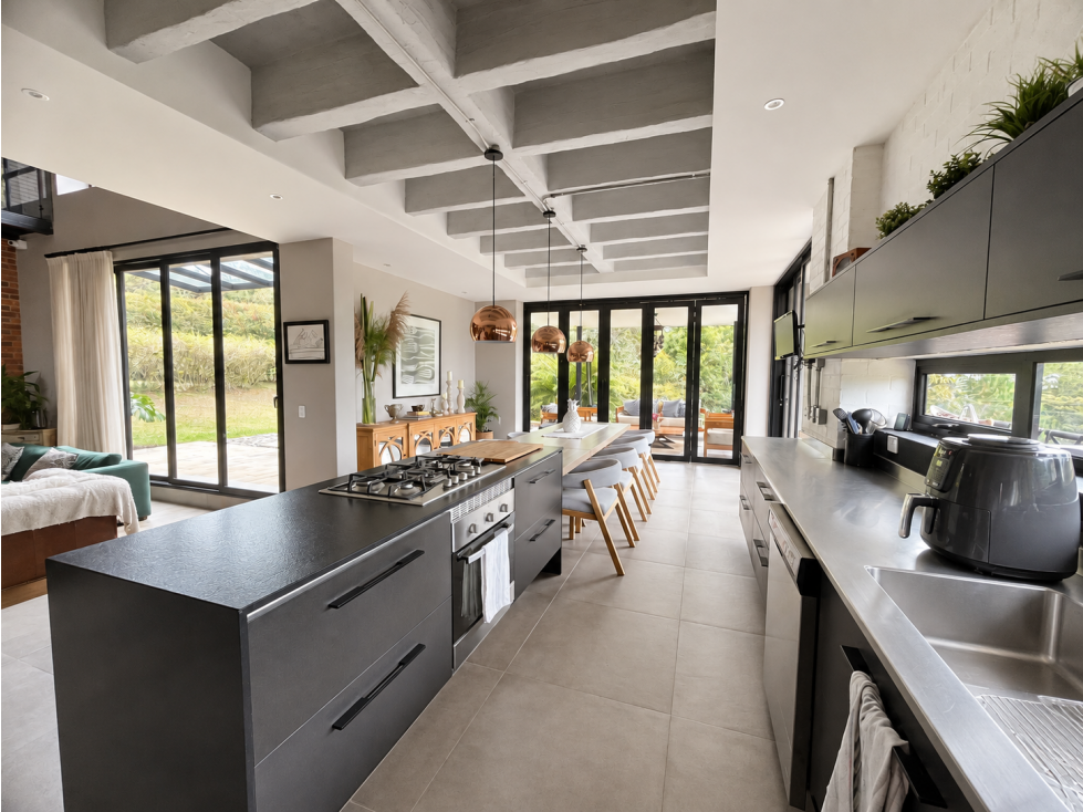 Casa en venta en Alto de las Palmas, con oficina, vivero y gimnasio — foto 2