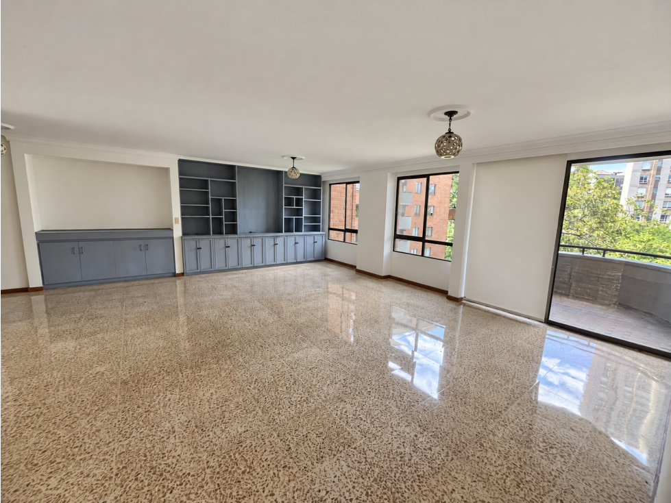 Venta de Apartamento para remodelar, Vizcaya, rodeado de verde