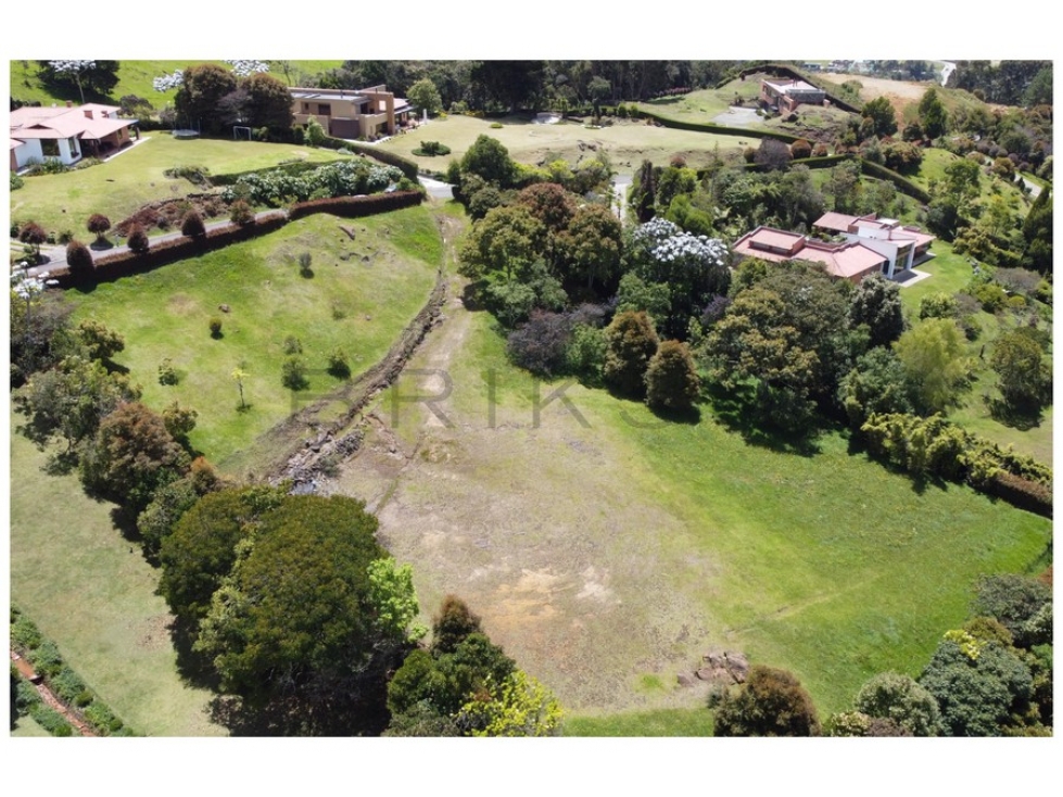 Lote con explanación. Alto de Las Palmas En Parcelación