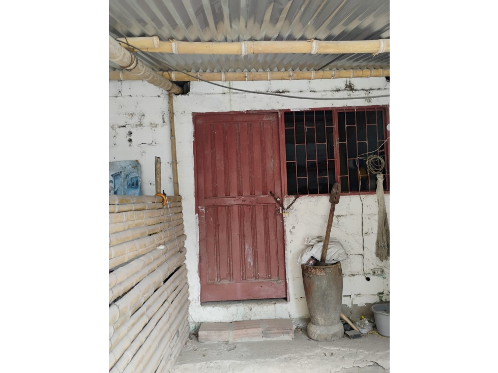 VENDO LOTE INDUSTRIAL CON OFICINA - 6
